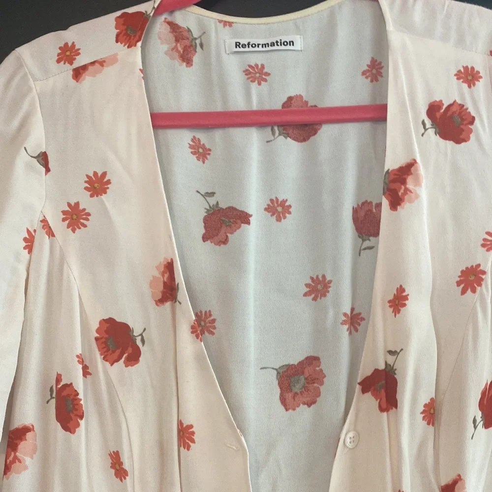 Super cute Reformation dress wore 3 times perfect condition needs a good steam - Picture 2 of 4